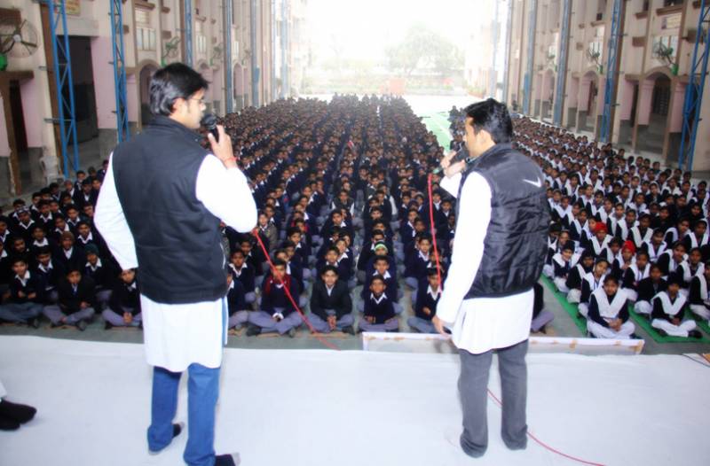 Bale Ram’s student raised their hands up to pledge with Bodh, Meerut