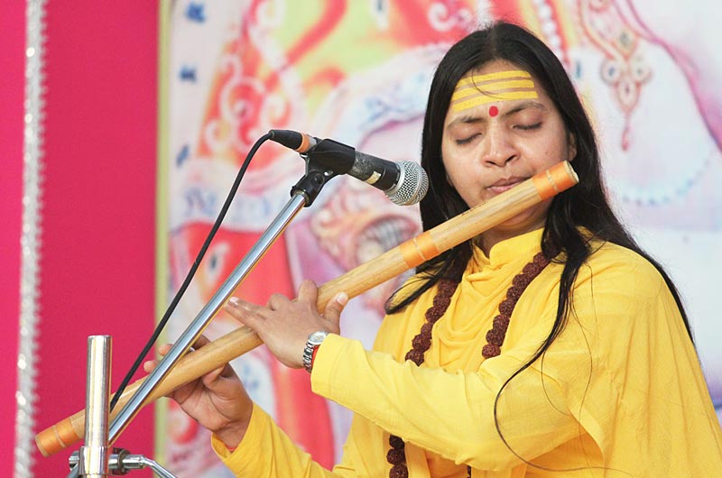 Bhagwat Katha@ Patna, Bihar- Divinity personified with DJJS offering nectar of Vedas (Hindu scriptures)