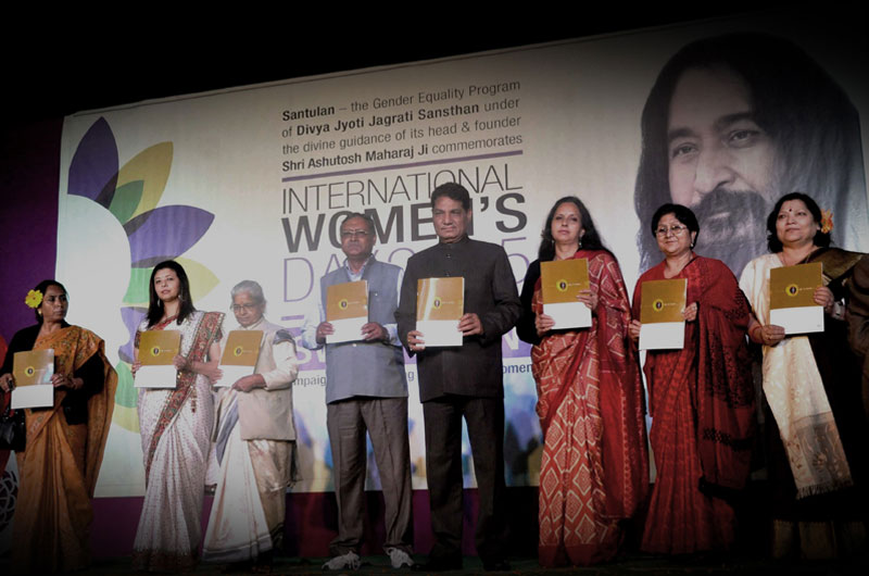 Women achievers of Uttrakhand honoured by Hon’ble Health Minister of Uttrakhand Sh. Surender Singh Negi at the Annual Santulan Awards in Dehradun