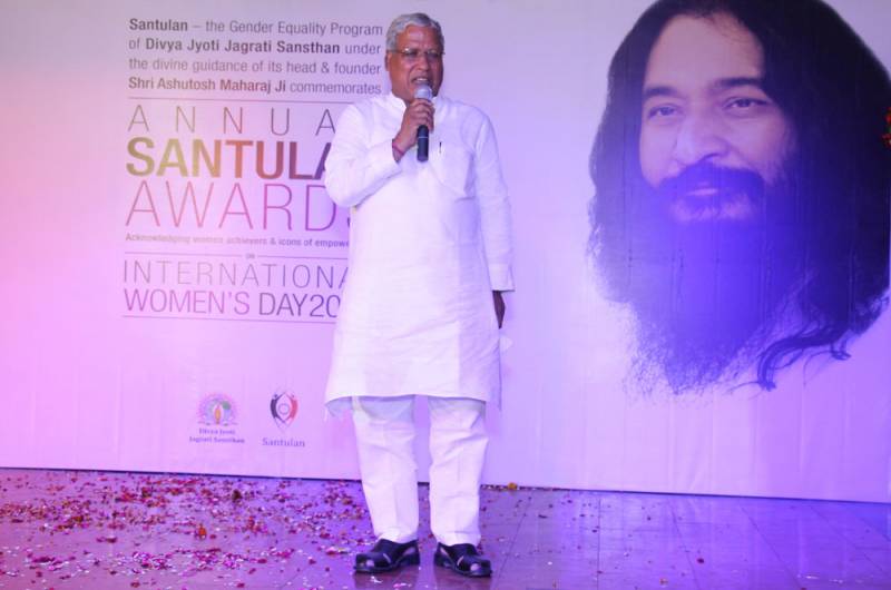 Women achievers of Uttar Pradesh awarded by Hon’ble MP Sh. Rajendra Agarwal at the Annual Santulan Awards event
