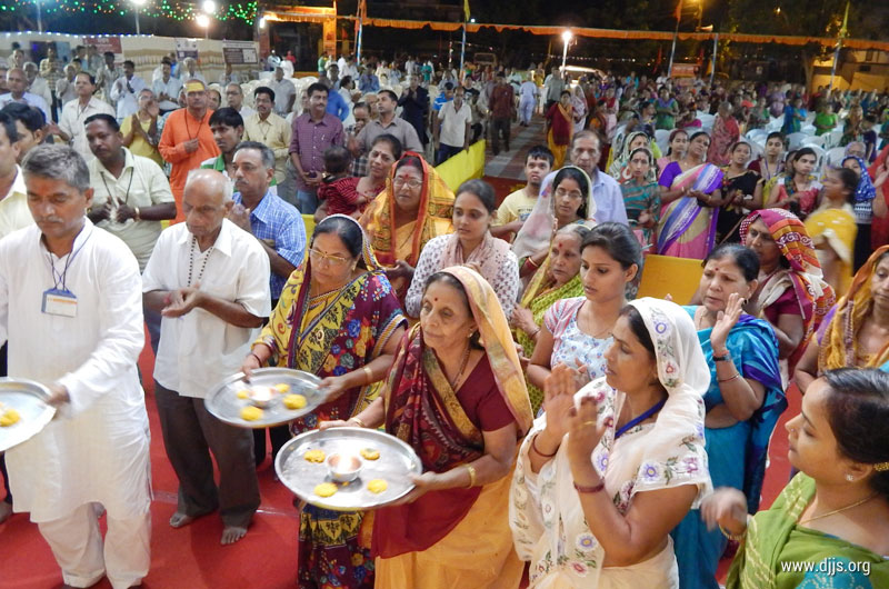 Devi Bhagwat Katha Opened Hearts of Devotees to Spiritual Journey at Vadodara, Gujarat