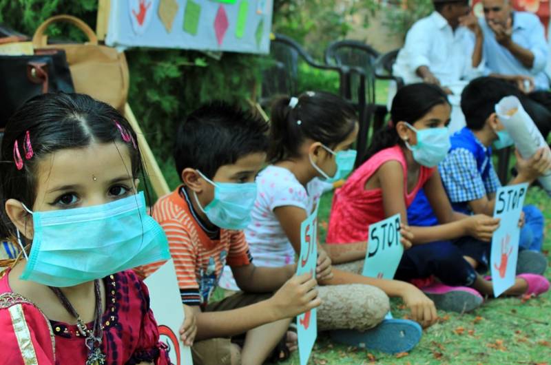 Children raised the baton to raise awareness on 'second hand smoke' at Jodhpur, Rajasthan