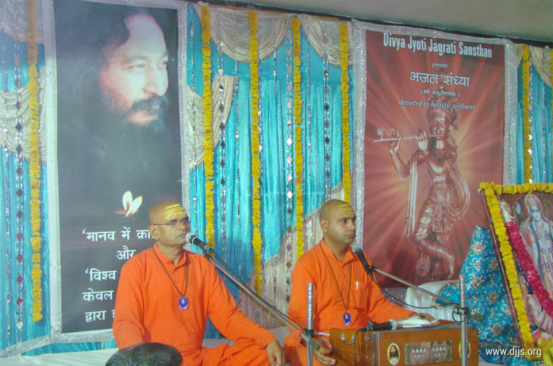Music Lovers Laden with Divinity in Bhajan Sandhya held at Ahmedabad, Gujarat