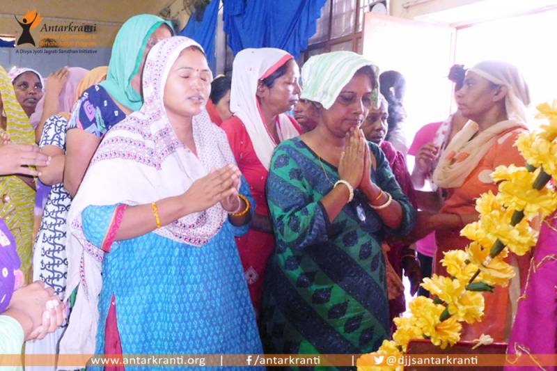 Antarkranti ingraining pure thoughts & wisdom in women inmates of Tihar Jail, Delhi