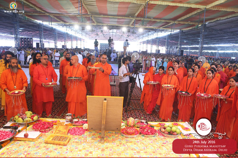 Guru Purnima Disseminated Pearls of Devotion in Monthly Congregation at Divya Dham, Delhi