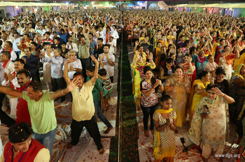Shrimad Bhagwat Katha Unravels the Path to 'Know Thyself' for the Devotees of Jalandhar, Punjab
