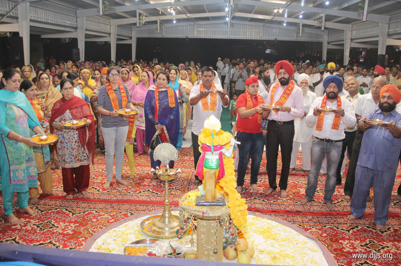 Shri Krishna Katha at Ludhiana Parched Souls Seek Enlightment With Bless of Spirituality