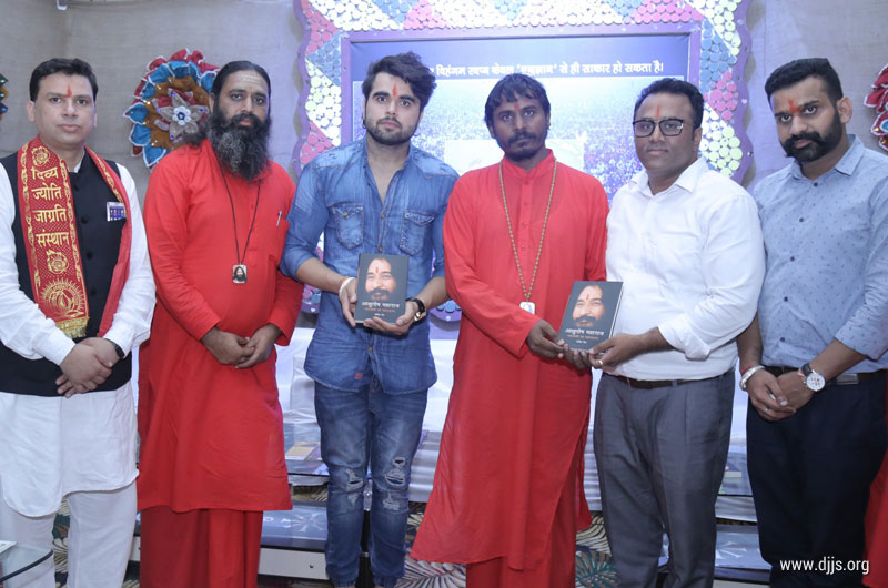 DJJS Presented its Literature to Shri Rajnath Singh and other Dignitaries in Haryana & Punjab