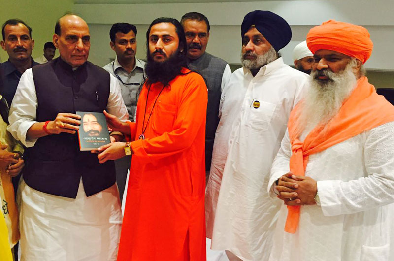 DJJS Presented its Literature to Shri Rajnath Singh and other Dignitaries in Haryana & Punjab