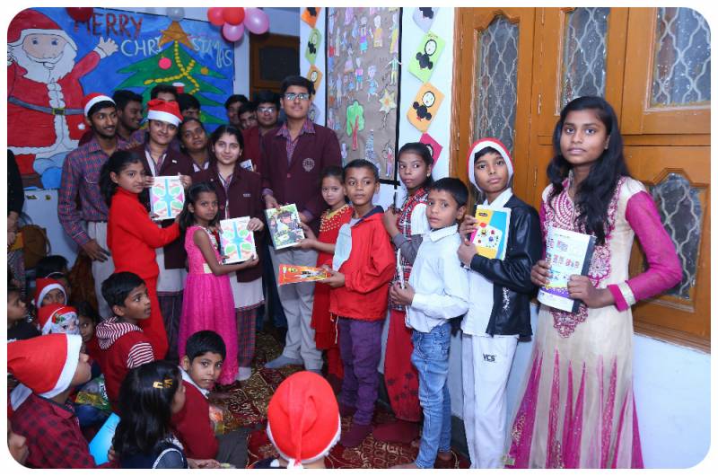 D.A.V. school students celebrated Christmas with Manthanites, Badli, Rohini, Delhi