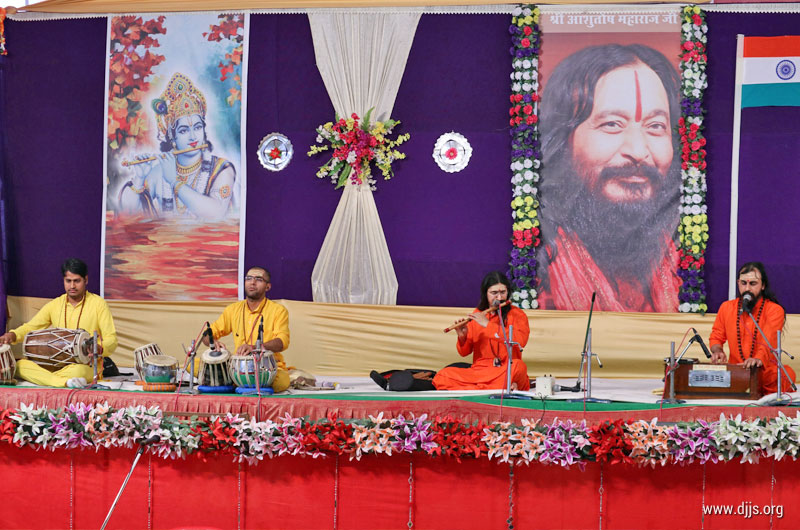 Bhagwat Katha Providing Formulae of Happiness to Masses of Ujjain, Madhya Pradesh
