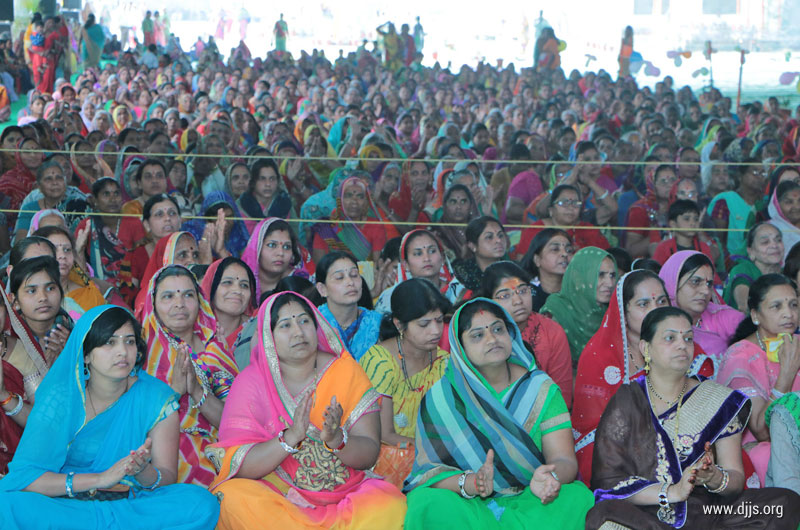 Bhagwat Katha Providing Formulae of Happiness to Masses of Ujjain, Madhya Pradesh