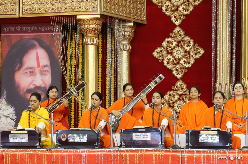 Devotees Personified Guru’s Faith in Monthly Spiritual Congregation at Divya Dham, Delhi