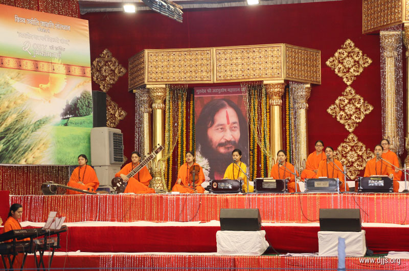 'Nav Varsh-2074' Celebrated with Abundant Zeal at Monthly Spiritual Congregation at Divya Dham Ashram, New Delhi