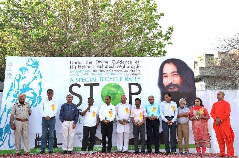 STOP AIR POLLUTION. LIVE GREEN. SAVE PLANET | Special Bicycle Rally organised by DJJS Bathinda Centre