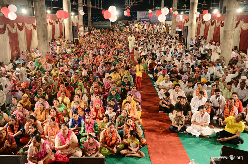 Shri Krishan Katha Enlightening Masses wih the Bhakti Yoga in Ropar, Punjab