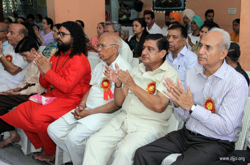 Divine Wave of Devotional Concert 'Bhajan Sarita' Engulfed People in Ludhiana, Punjab