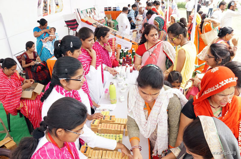 Guru Purnima Mahotsav, a Day of Reverence, Celebrated with Full Gusto Around the World