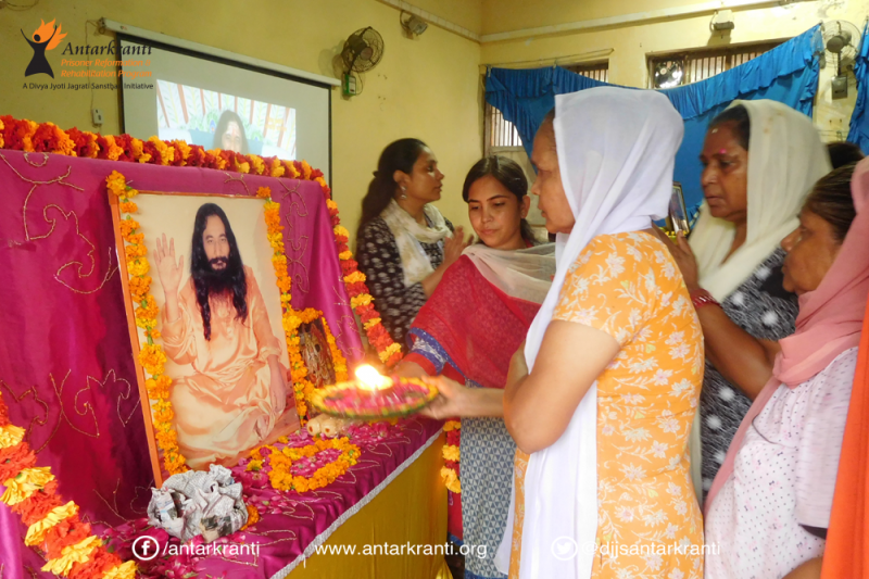 Inmate Disciples @ Central Prisons, Tihar Celebrate Guru Poornima With Full Fervor
