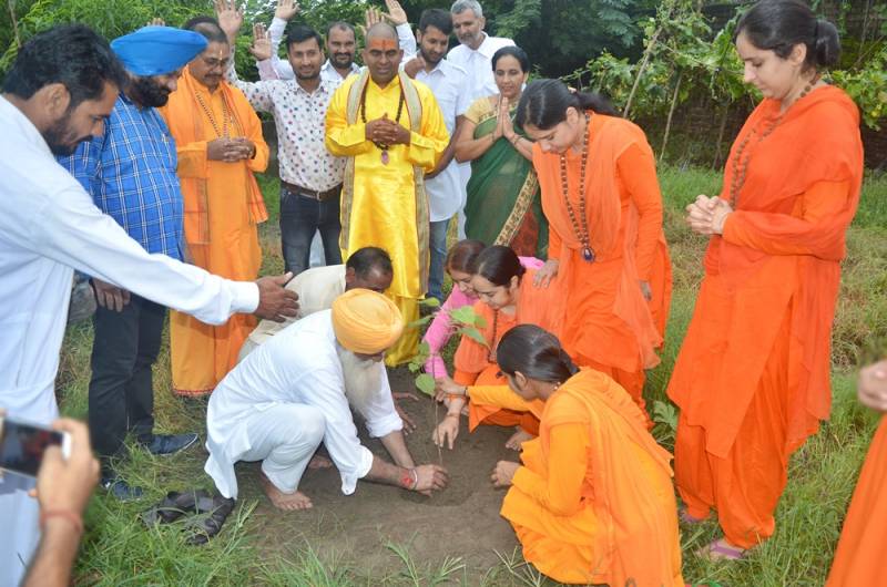 DJJS Rudrapur, Uttarakhand goes green on Raksha Bandhan, organizes Yagya and ties Rakhi to the trees