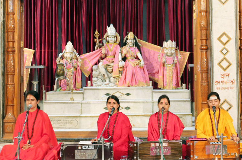 Signs of True Spiritual Master were Revealed in Devotional Concert in Batala, Punjab