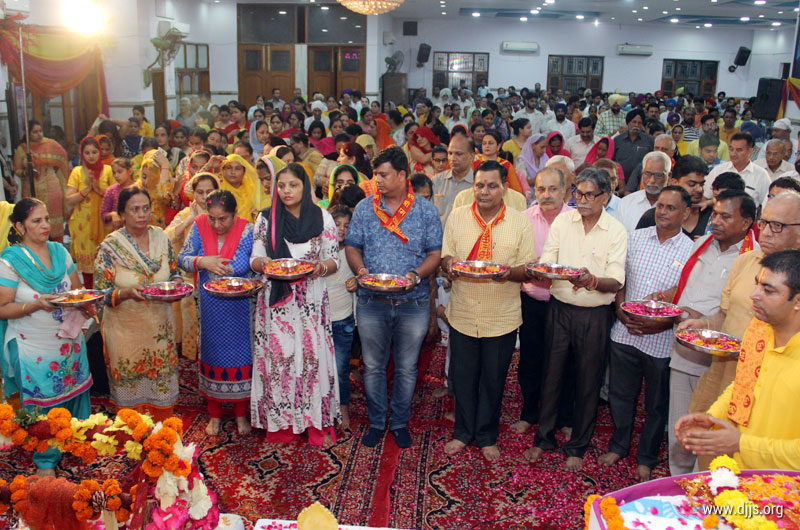 Shrimad Bhagwat Katha Elucidates the Rightful Goal of Human Life to the Devotees of Ludhiana, Punjab