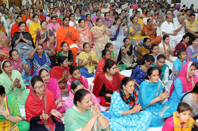 Shrimad Bhagwat Katha Elucidates the Rightful Goal of Human Life to the Devotees of Ludhiana, Punjab