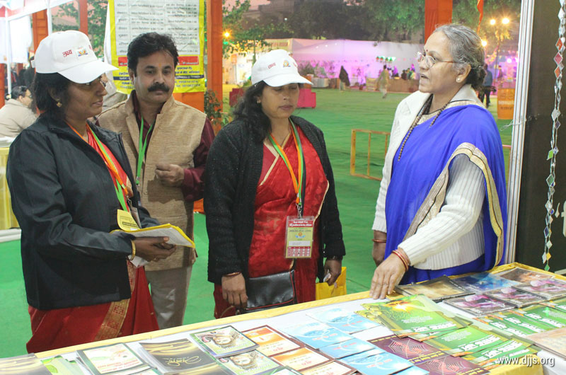 DJJS Provides Rationale on Religion and Spirituality to Inquisitives at Hindu Spiritual and Service Fair at Ghaziabad, UP