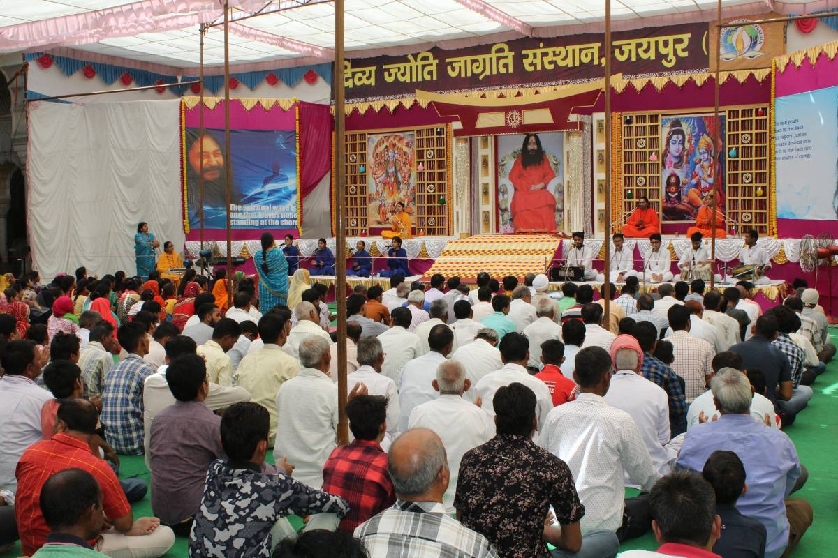 Monthly Spiritual Congregation in Jaipur, Rajasthan Evokes the Feeling of Devotion in the Disciples