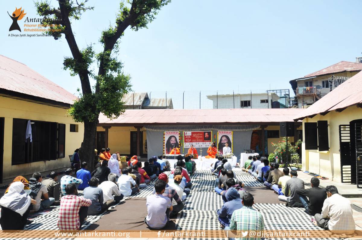 Yoga Session at District Jail, Kaithu, Shimla Taught Youth About Healthy Life Habits