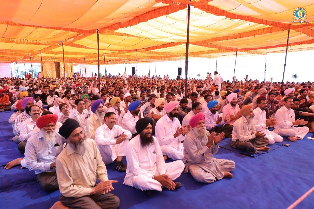 Brahm Gyan Distinguishes between Worldly and True Knowledge in Monthly Spiritual Congregation, Punjab