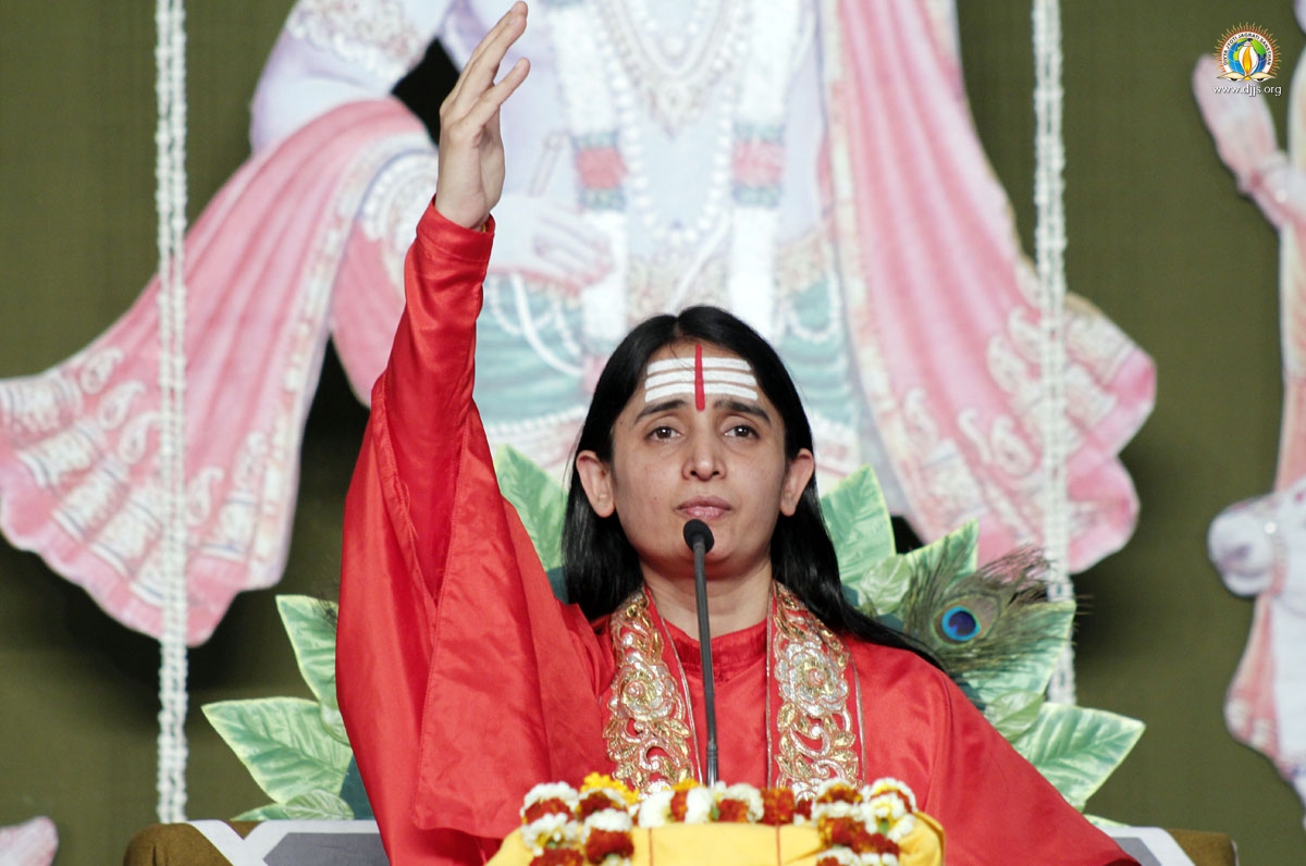 Shrimad Bhagwat Katha Stressed upon Loving the God as the Path to Salvation in Madhepura, Bihar