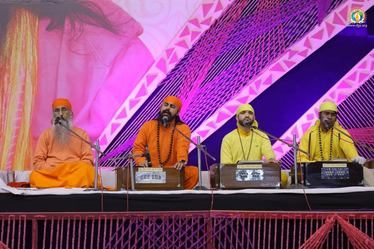 Monthly Spiritual Congregation at Divya Dham Ashram Aided Disciples to Reflect upon their Progress for Divine Destination