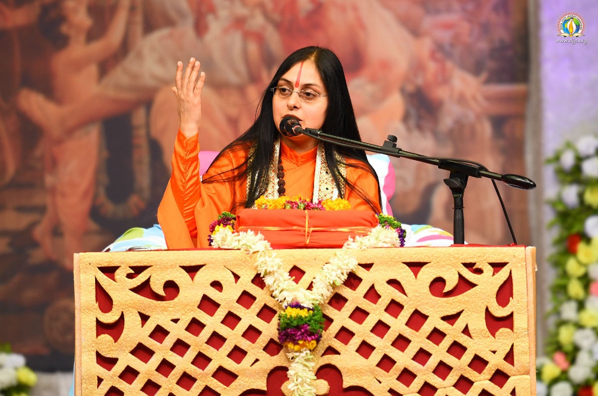 Shrimad Bhagwat Katha Urged to Realize God Practically in Pune, Maharashtra