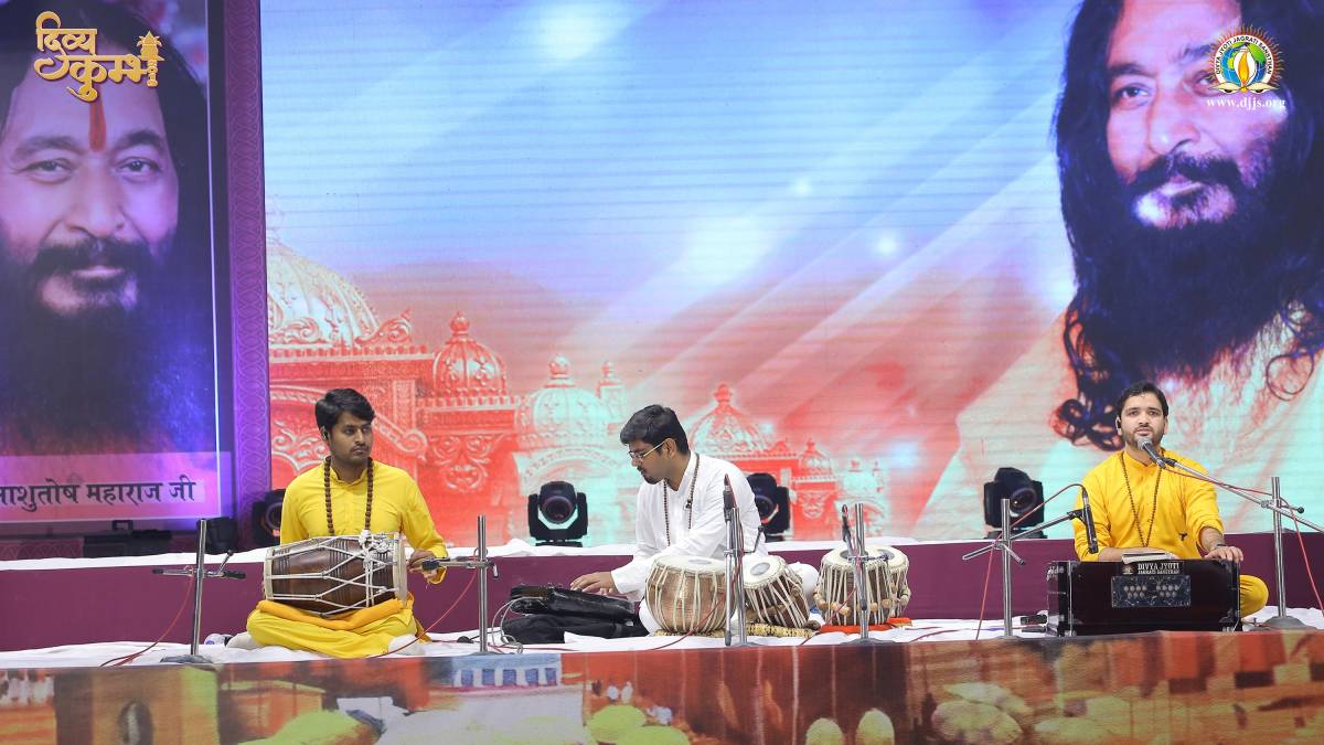 Shrimad Bhagwat Katha Urged for Self-Realization as Path to Divinity at Kumbh Mela Prayagraj 2019