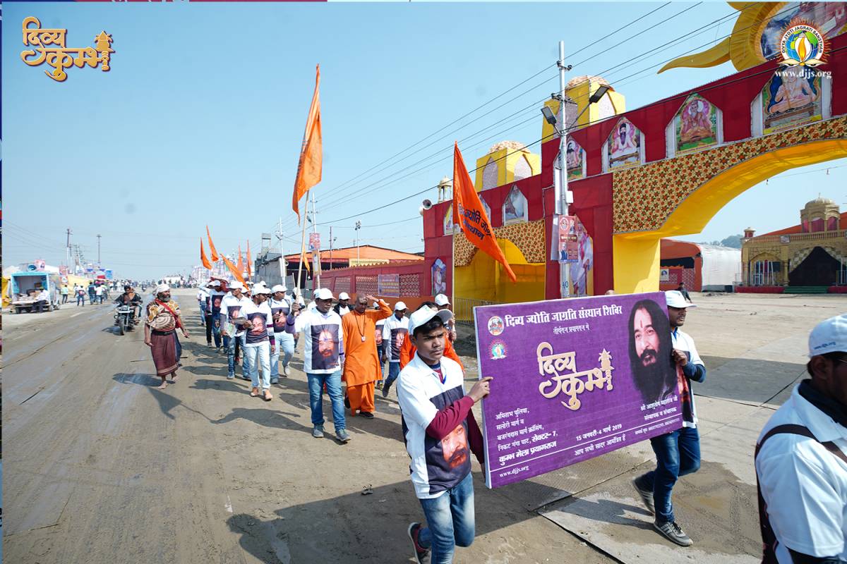 DJJS Created Awareness about Practical Realization of God through Divine Rally at Kumbh Mela
