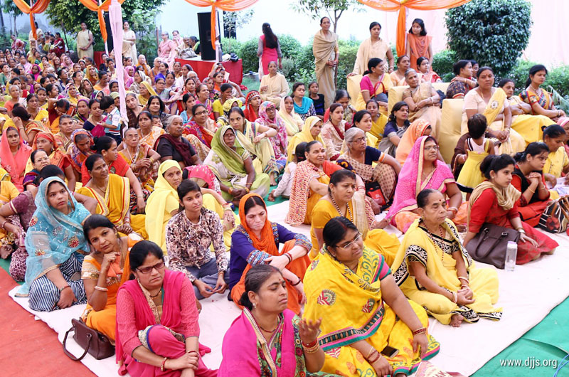 Shrimad Bhagwat Katha Urged People to Attain their Spiritual Goal of Life at Agra, UP