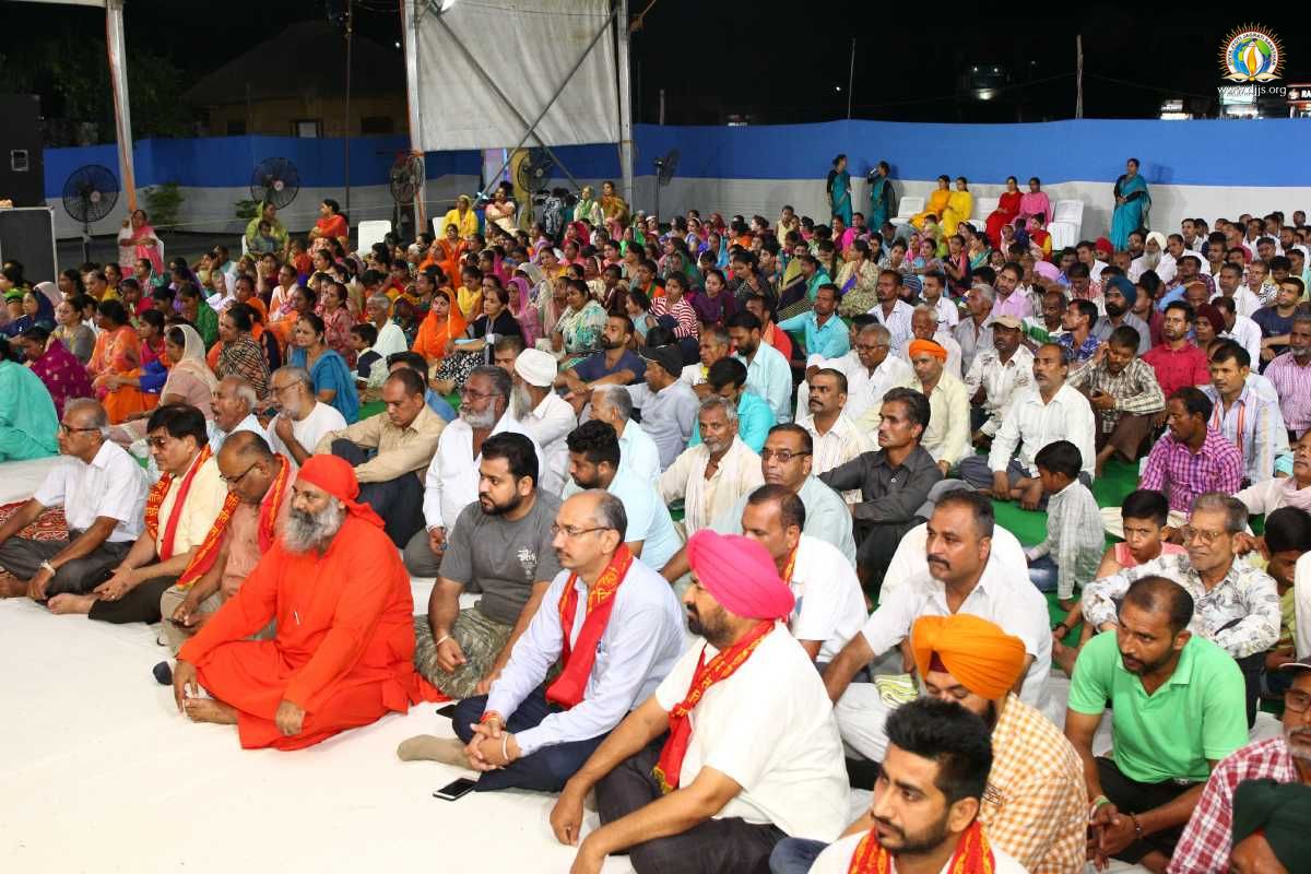 Spiritual Bliss Experienced Amidst Whirlpool of Worldly Pleasure at Shri Krishna Katha held at Ludhiana, Punjab