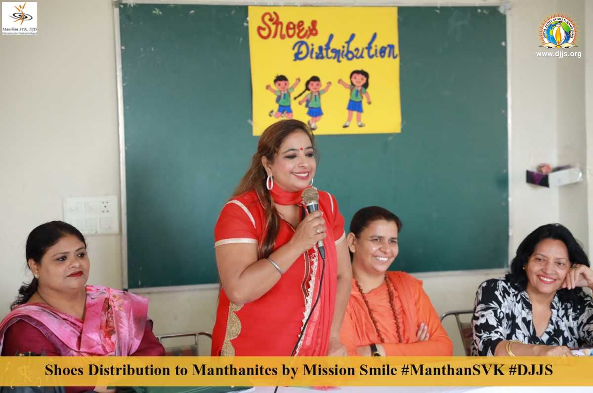 Shoes distribution drive held @Manthan SVK, New Kitchlu Nagar by Mission Smile