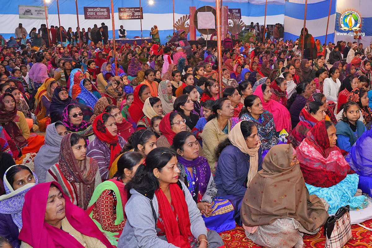 Shri Ram Katha Enlightened the Path of Communion amongst Masses in Sitarganj, Uttarakhand