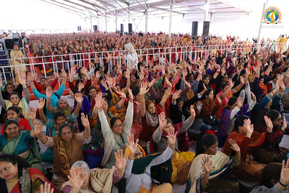 Monthly Spiritual Congregation Invoked Glory of Holy Name to Control Mind at Divya Dham Ashram