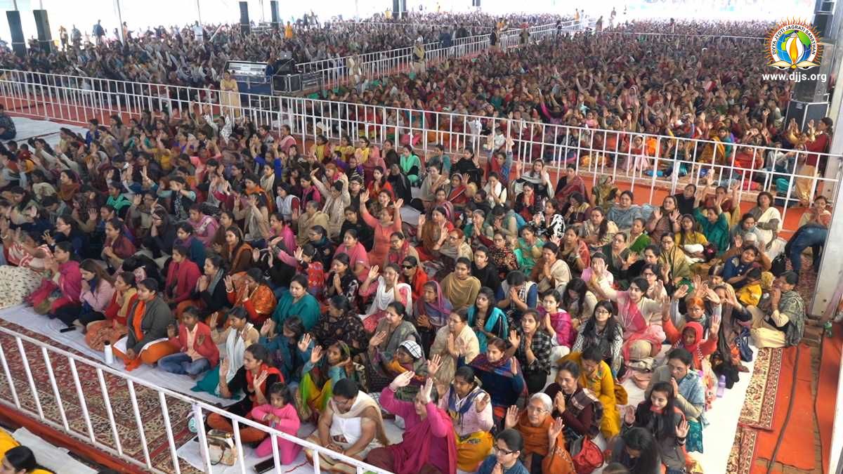 Monthly Spiritual Congregation Invoked Glory of Holy Name to Control Mind at Divya Dham Ashram