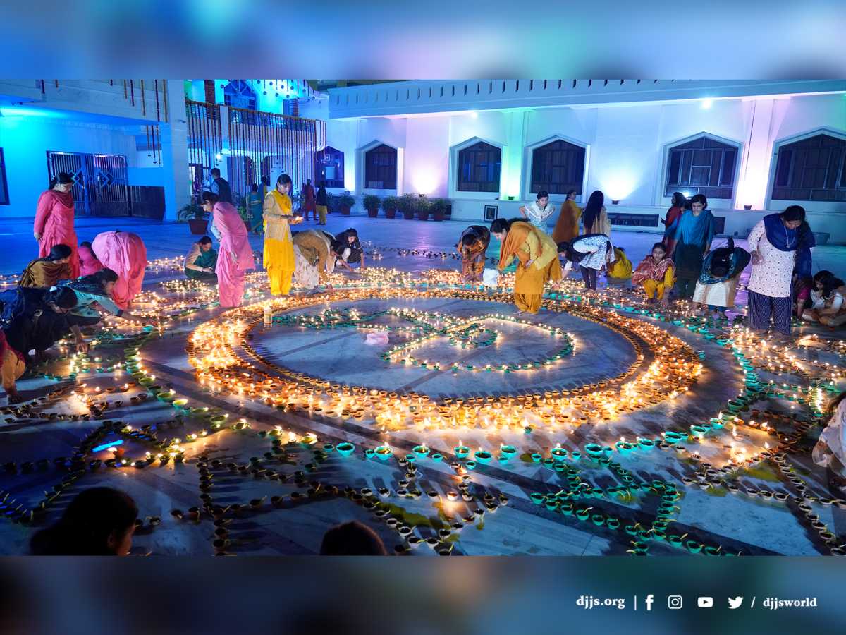 DJJS Ashram Nurmahal, Punjab celebrated Deepotsav & Tamaso Ma Jyotirgamaya on the auspicious occasion of Diwali 2021 
