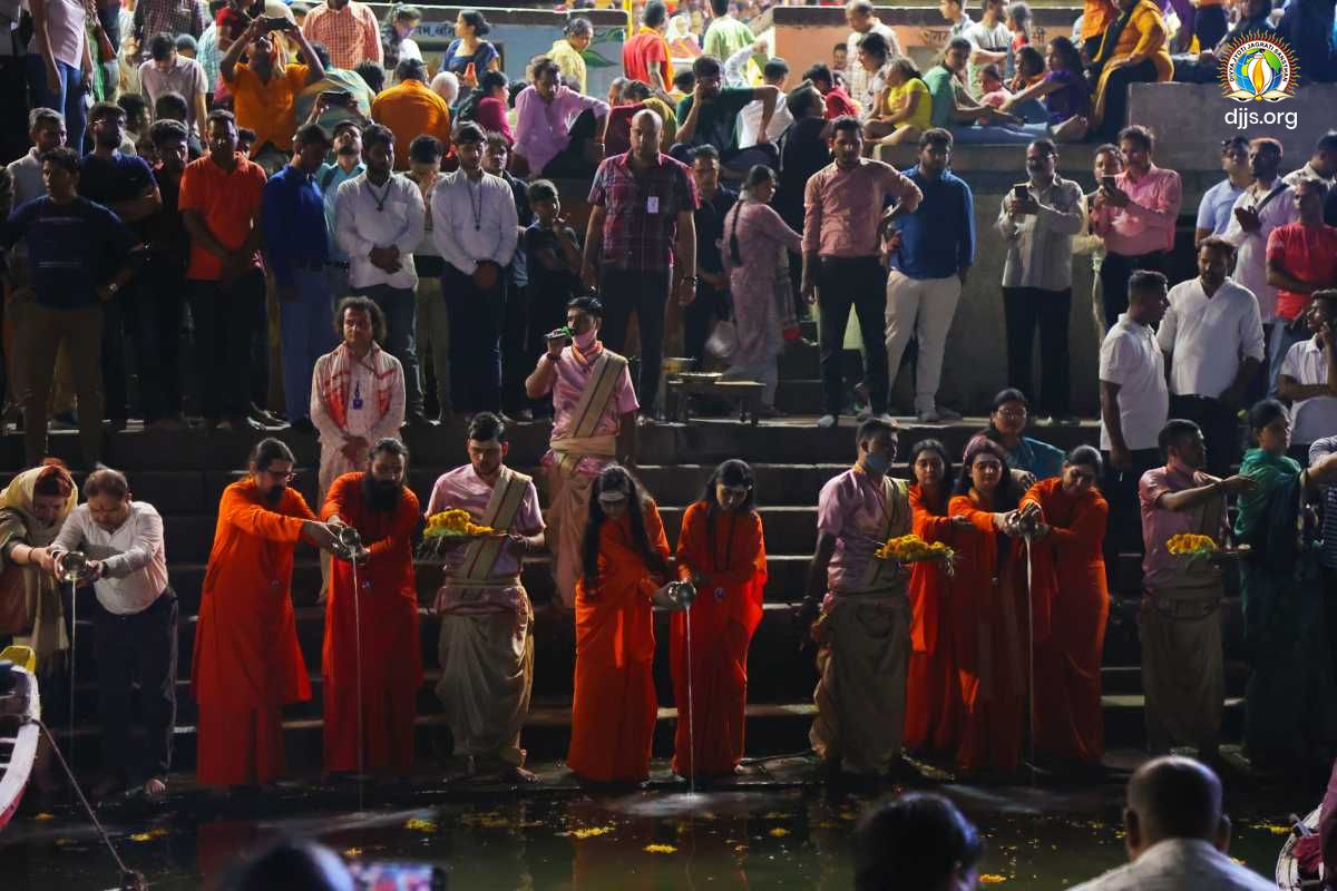 Ganga Aarti at Kashi (Varanasi, Uttar Pradesh) Ghat by DJJS Bhagwat Katha Team Paying Obeisance to Maa Ganga