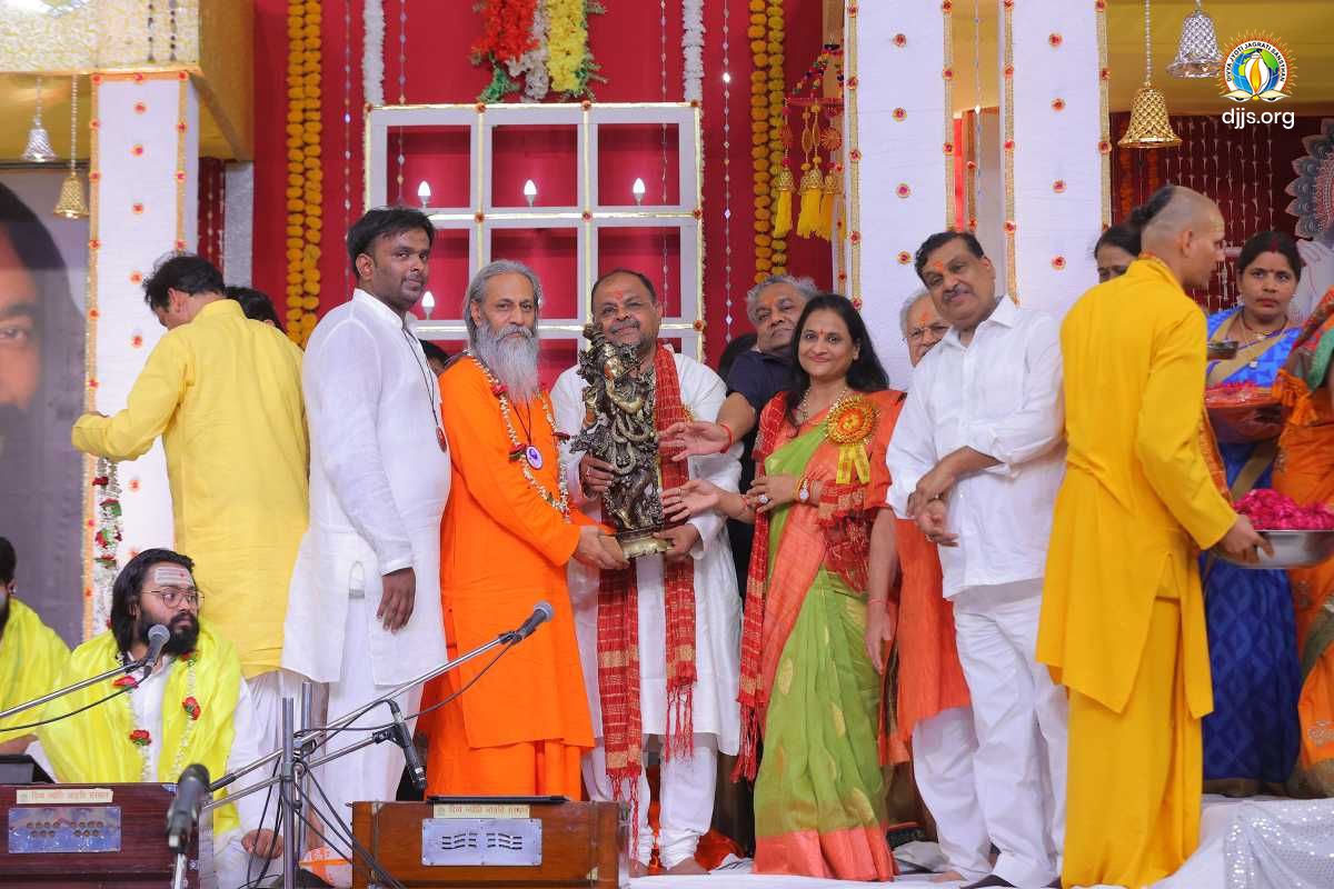 Grand Shrimad Bhagwat Katha Organised at the Holy City of Varanasi Highlighted the Eternal Path of Liberation: Divine Knowledge