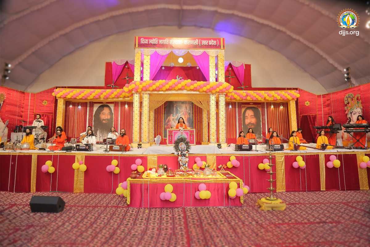 Grand Shrimad Bhagwat Katha Organised at the Holy City of Varanasi Highlighted the Eternal Path of Liberation: Divine Knowledge