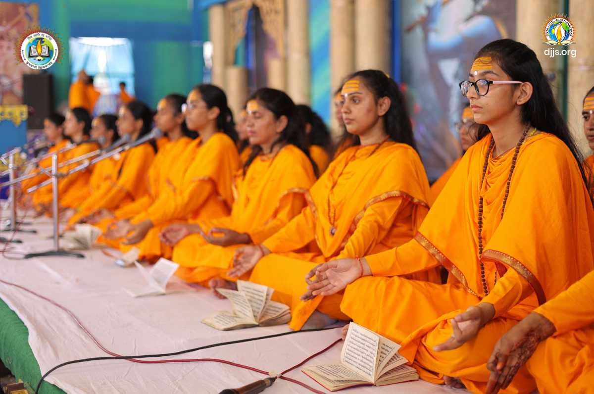 The resonance of Shukla Yajurvediya Rudrashtadhyayi by DJVM remarks the Beginning of Shrimad Bhagwat Katha at Rohini Sector-15, Delhi