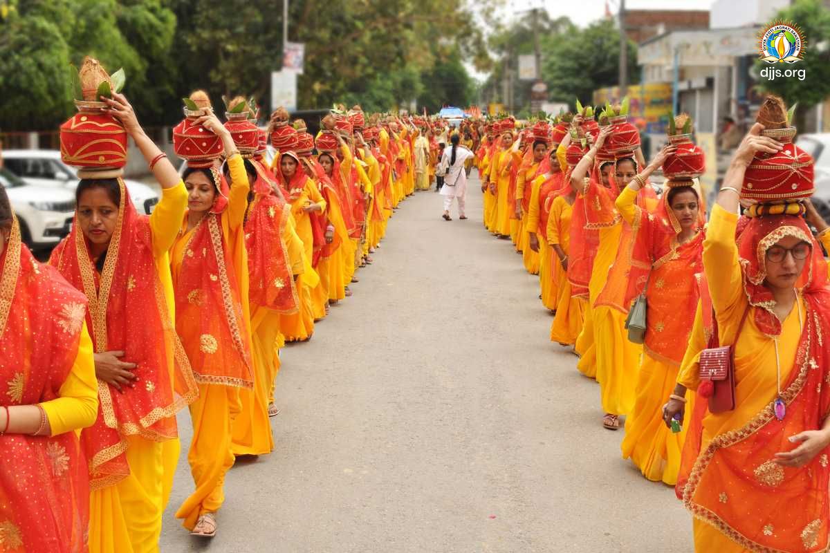 Divine allure of Krishna's saga stirred the strings of true devotion at DJJS Shri Krishna katha in Gidderbaha, Punjab