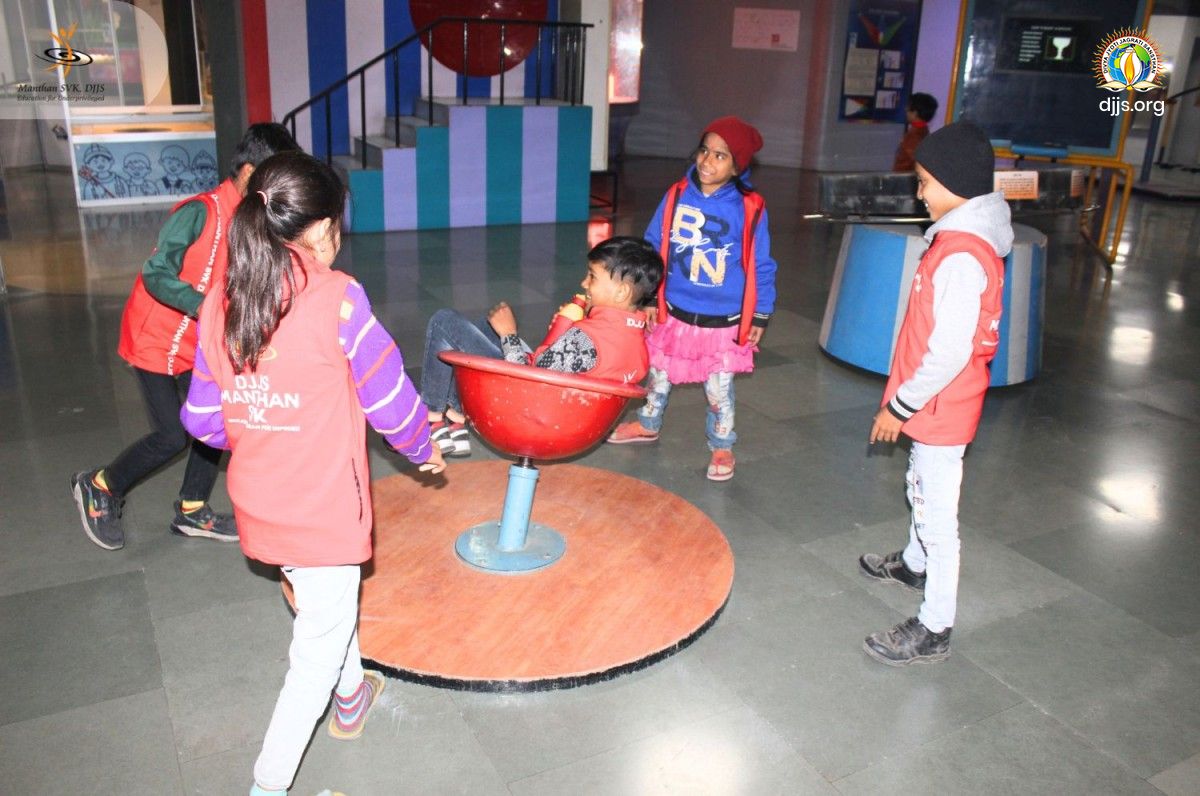 Manthanites Embark on a Scientific Odyssey: Educational Expedition to National Science Centre Ignites Young Minds