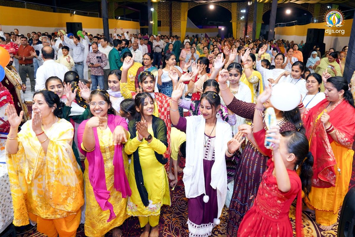 Shri Ram Katha program presented virtues and ideals of Lord Ram in